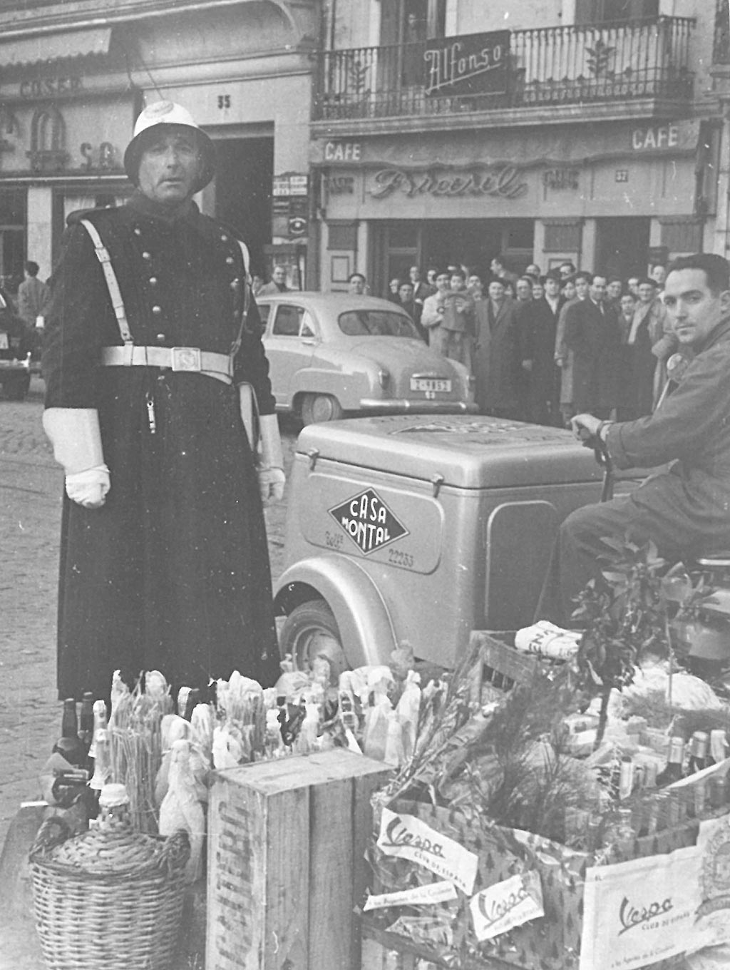 fotos antiguas montal reparto aguinaldos maquitrans 1954 Espacio gastronómico en Zaragoza y Tienda Gourmet MONTAL